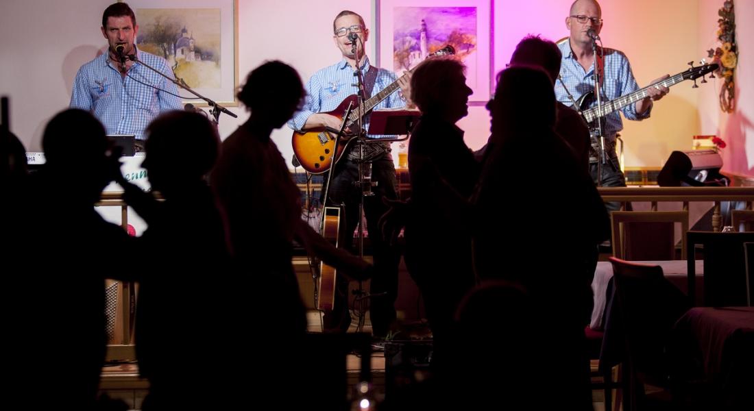 Unterhaltung beim Musikabend